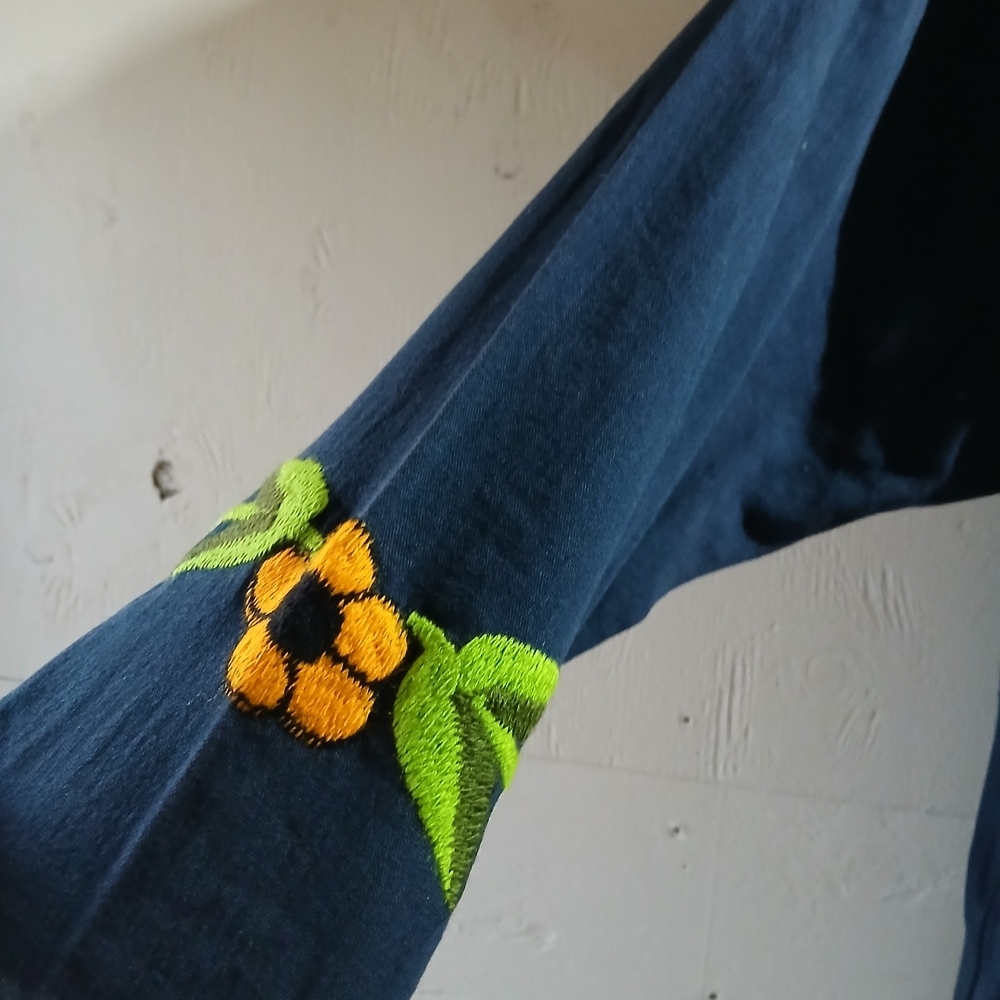 Floral Embroidered Tunic Top ( Bag U ) - Picture 4 of 6
